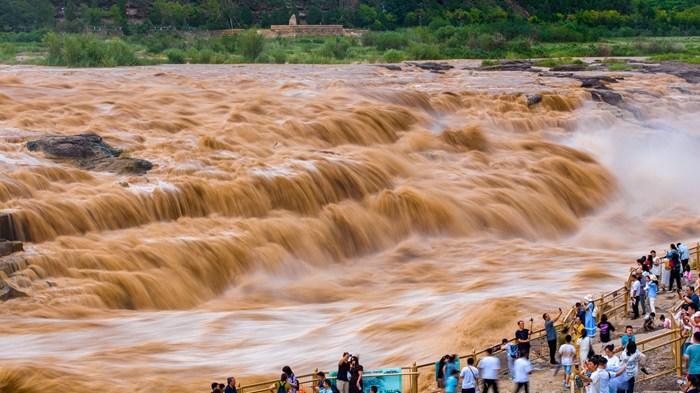 陜西延安：壺口瀑布出現(xiàn)水岸齊平景觀