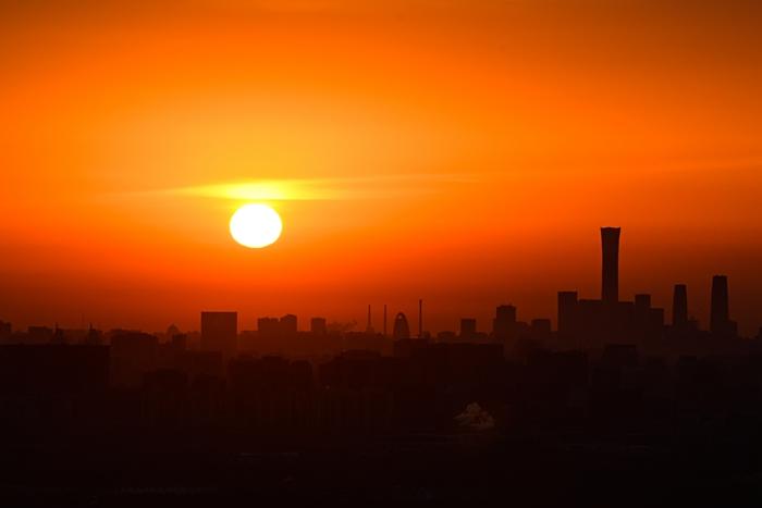 新年日出來啦！迎接2025年的第一縷陽光