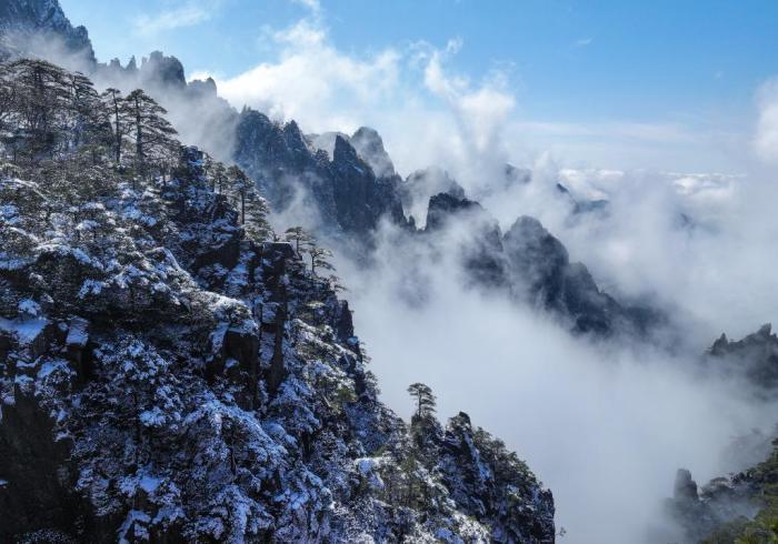 春雪落黃山